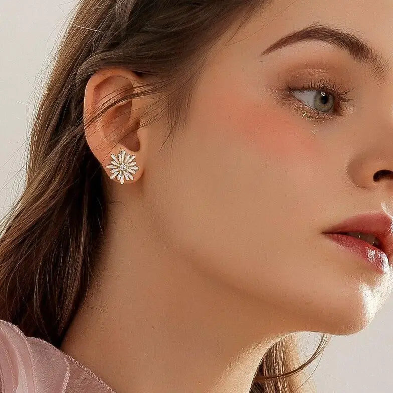 Boucles D'oreilles Dormeuses Marguerite - Or Jaune 18 Carats Et Platine - Diamants - Occasion