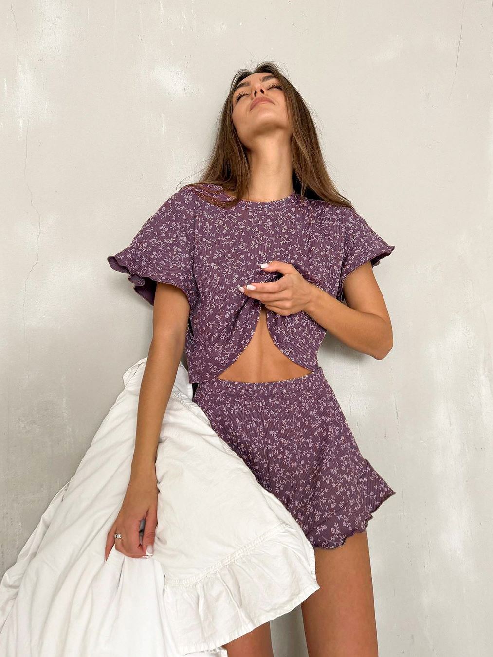 Femme portant Pyjama Fleur - Capucine S - Les Petits Imprimés