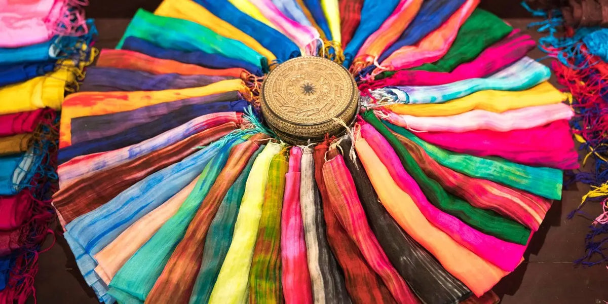 Écharpes de différentes couleurs.