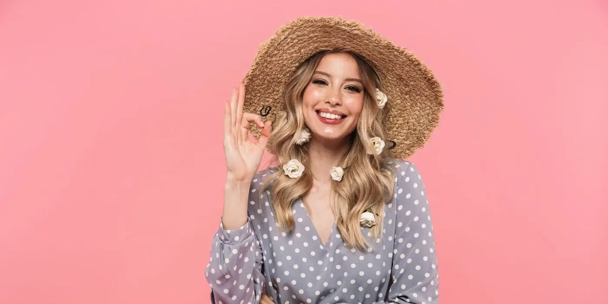 Femme qui porte à merveille les teintes été.