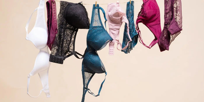 Lingerie étendue après avoir été lavée.