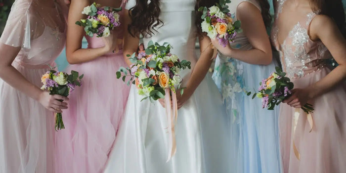 Robes de mariée et demoiselles d'honneur. 