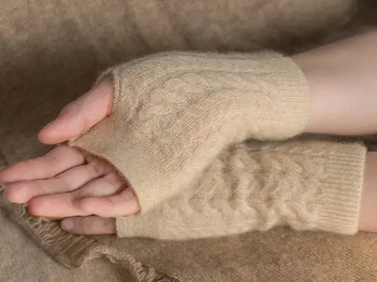 L'astuce mode pour rester au chaud avec style : adoptez les moufles mitaines !