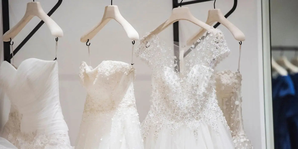 Robes en dentelle et en tulle.