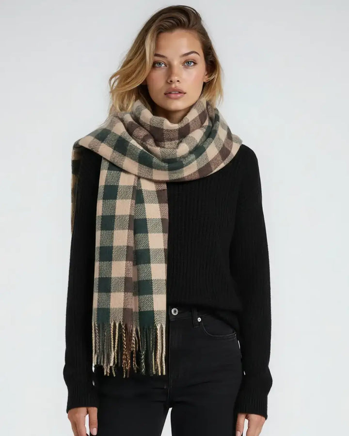 Echarpe à carreaux en cachemire pour femme, douce et élégante, idéale pour l'hiver avec motif chic et intemporel.