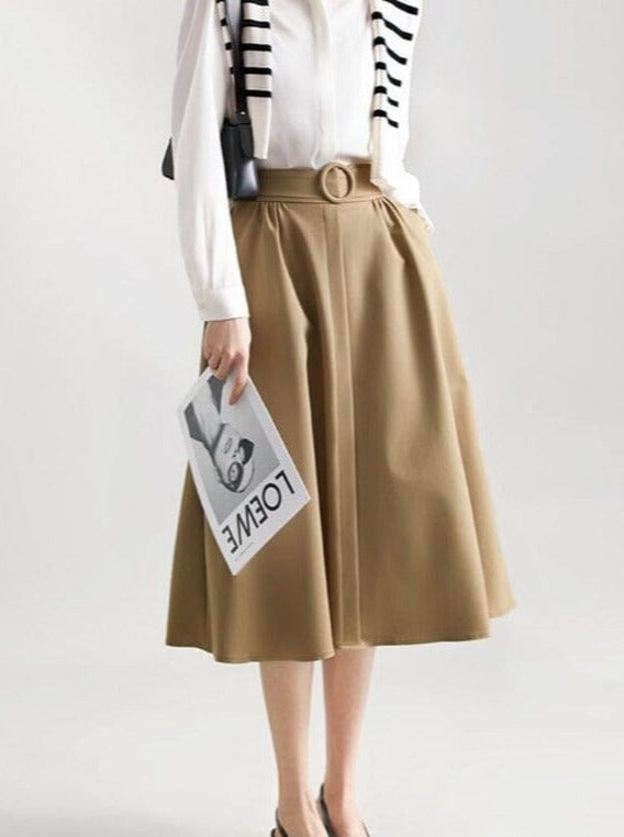 Femme portant Jupe Trapèze Mi-Longue - Jenie Taupe S - Les Petits Imprimés