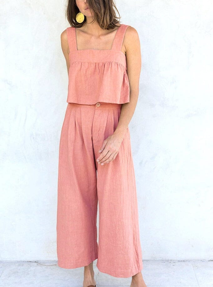 Pantalon large en coton femme de couleur rose porté par un mannequin dans un style estival tendance et confortable