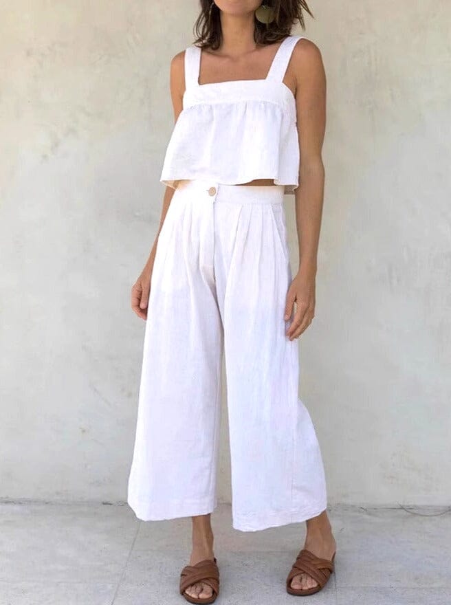 pantalon large siana pour femme en coton blanc porté avec un top décontracté, idéal pour un look estival chic et confortable