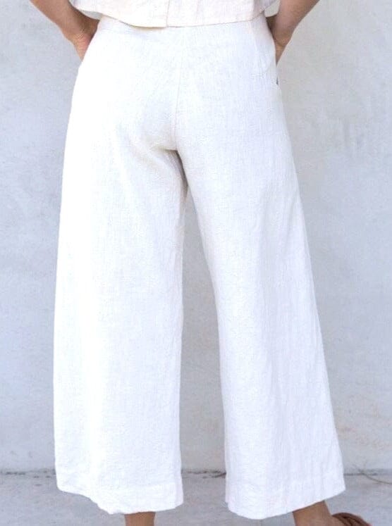 pantalon large en coton pour femme vue arrière, modèle siana, confortable et élégant, parfait pour un look décontracté