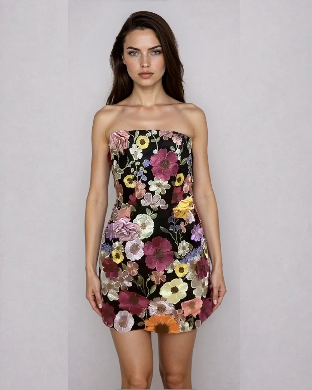 Robe courte bustier fleurie sans bretelles pour l'été