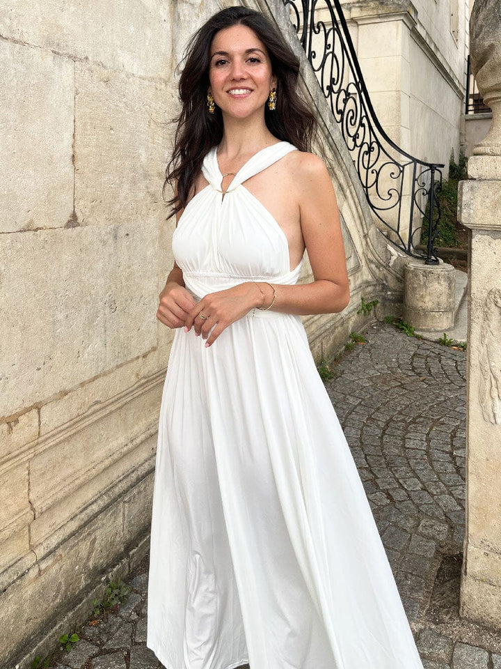 Anneau doré de 5 cm sur fond beige avec fleurs et branches, idéal pour personnaliser les robes multipositions.