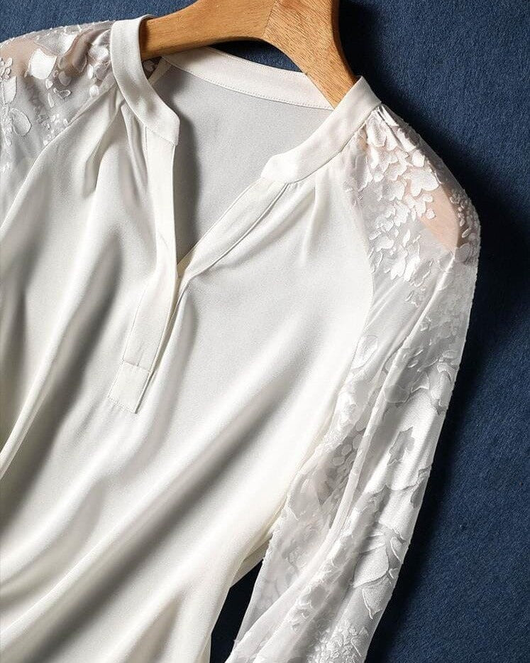 blouse fluide blanche avec manches en dentelle pour femme, élégante et chic, parfaite pour un look tendance et décontracté