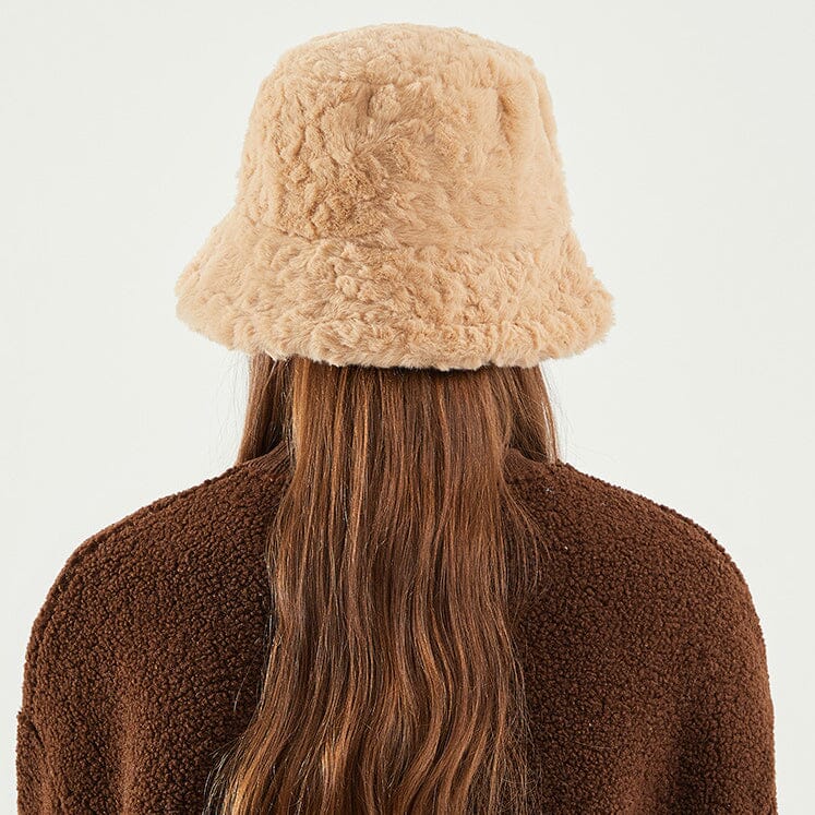 bob fourrure beige pour femme vu de dos, modèle aude, chapeau chaud et confortable idéal pour l'hiver