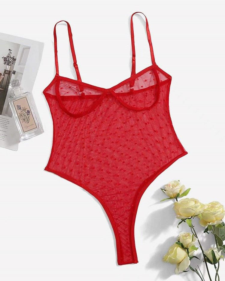 body rouge sexy saint-valentin avec fleurs jaunes et flacon de parfum, body lingerie transparente ambre, cadeau romantique