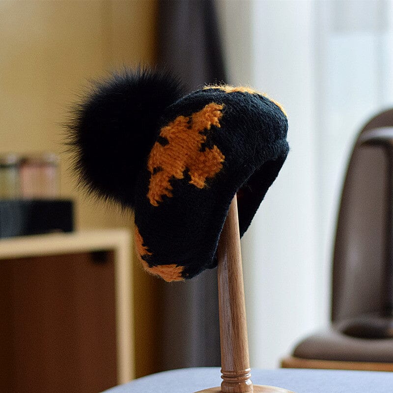 bonnet béret miriam en laine noir et jaune avec pompon en fourrure, idéal pour un style élégant et moderne