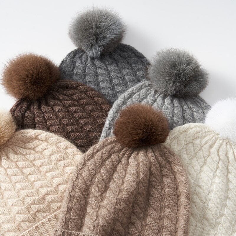 collection de bonnets en cachemire pour femmes avec pompons en fourrure de différentes couleurs et motifs tricotés
