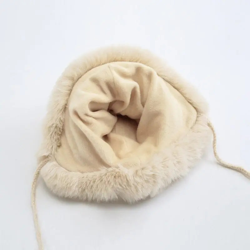 bonnet pompon avec doublure polaire pour femme couleur beige, idéal pour l'hiver et les temps froids, doux et confortable