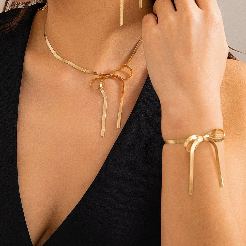 collier et bracelet flavie en or chic pour femme avec pendentif en forme de noeud élégant, parfait pour les occasions spéciales
