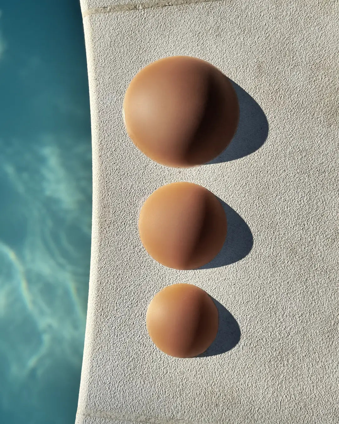 Cache-tétons invisibles en silicone, confortables, réutilisables, parfait pour un look naturel sans adhésifs.