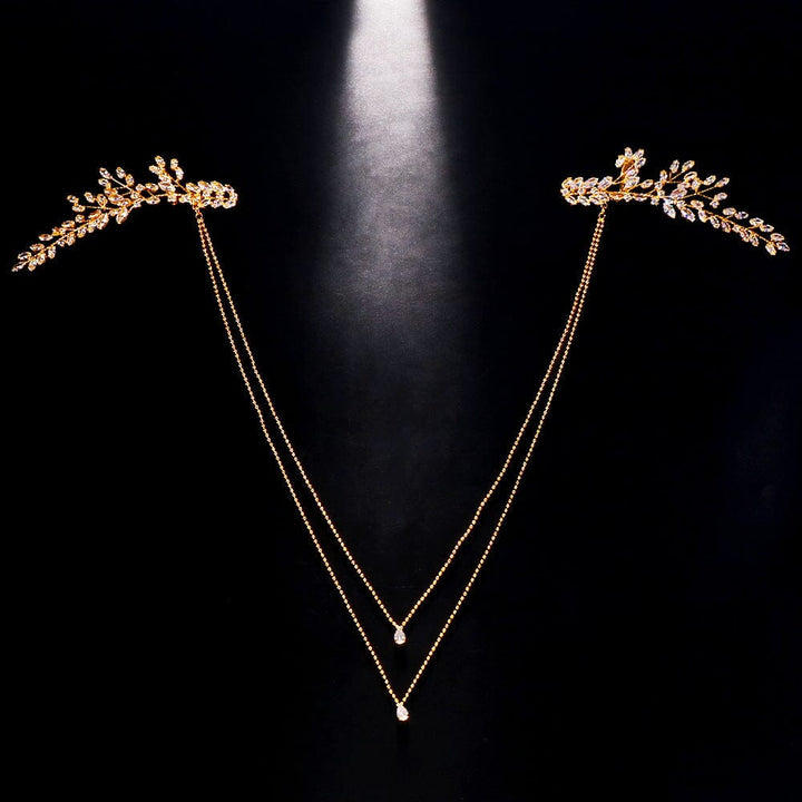 collier de dos mariage en or avec cristaux délicats et design élégant pour mariée