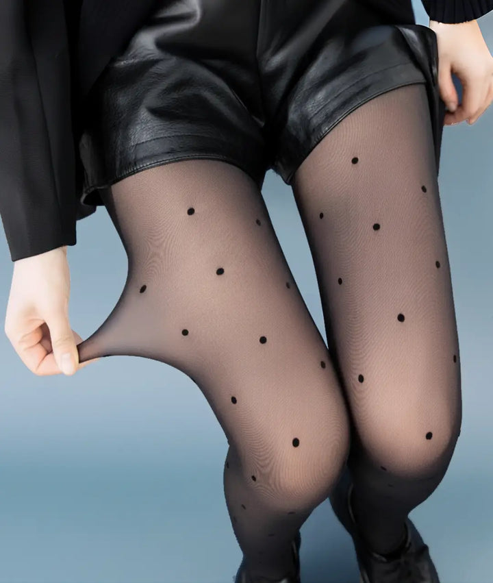 Collant noir à motifs pois en laine polaire pour femme, offrant chaleur et style élégant parfait pour l'hiver.