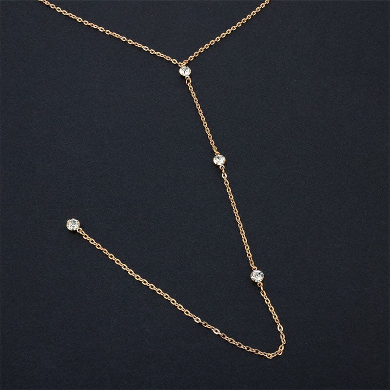 Chaine élégante en or ornée de brillants diamants, spécialement conçue pour embellir le dos avec éclat.