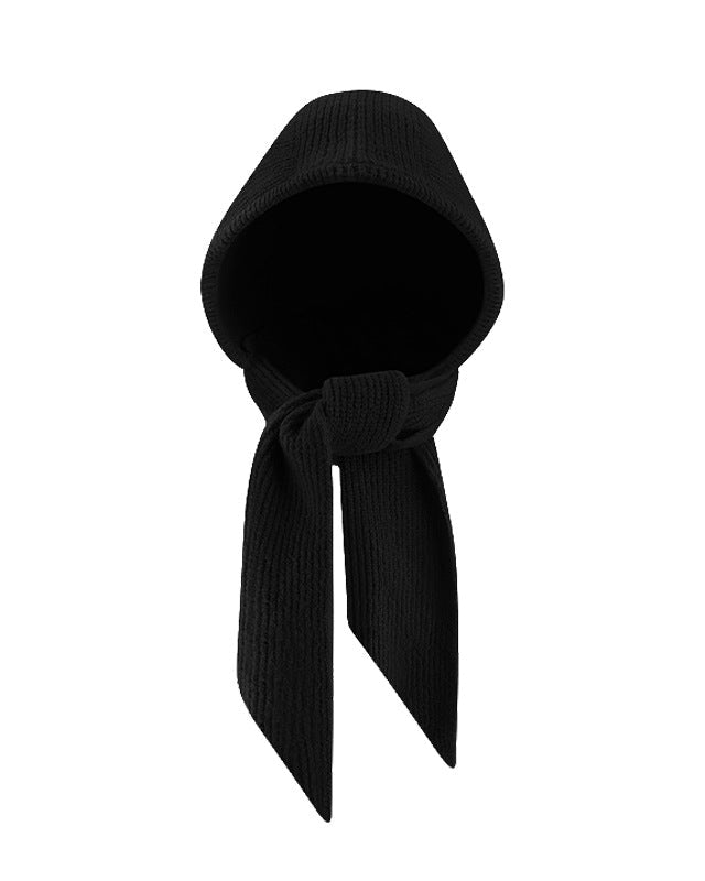 Écharpe à capuche côtelée noire, design moderne et élégant, parfaite pour les nouveautés mode tendance automne-hiver.