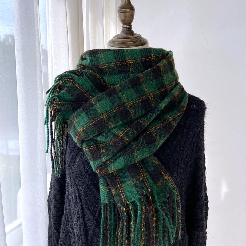 Écharpe à carreaux oversize Laurette en laine verte et noire pour femme, style élégant, parfait pour l'hiver.