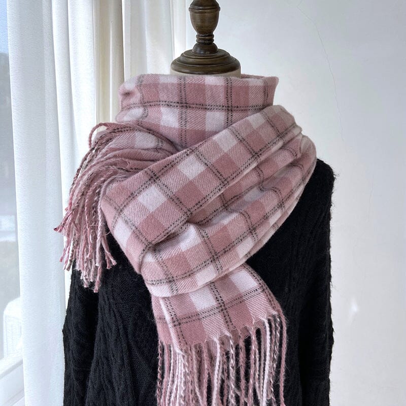 Écharpe oversize à carreaux rose et blanc, style chaleureux et tendance pour l'hiver, modèle Laurette exclusif.