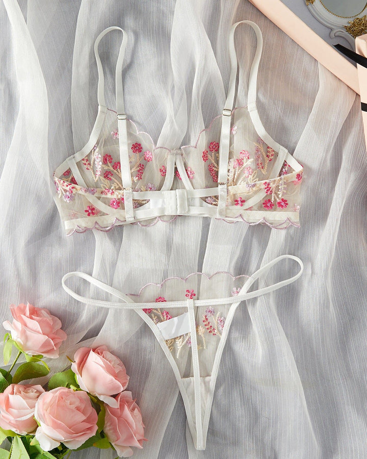 ensemble lingerie sexy fleuri jessica en dentelle transparente blanche avec motif floral rose et détails féminins