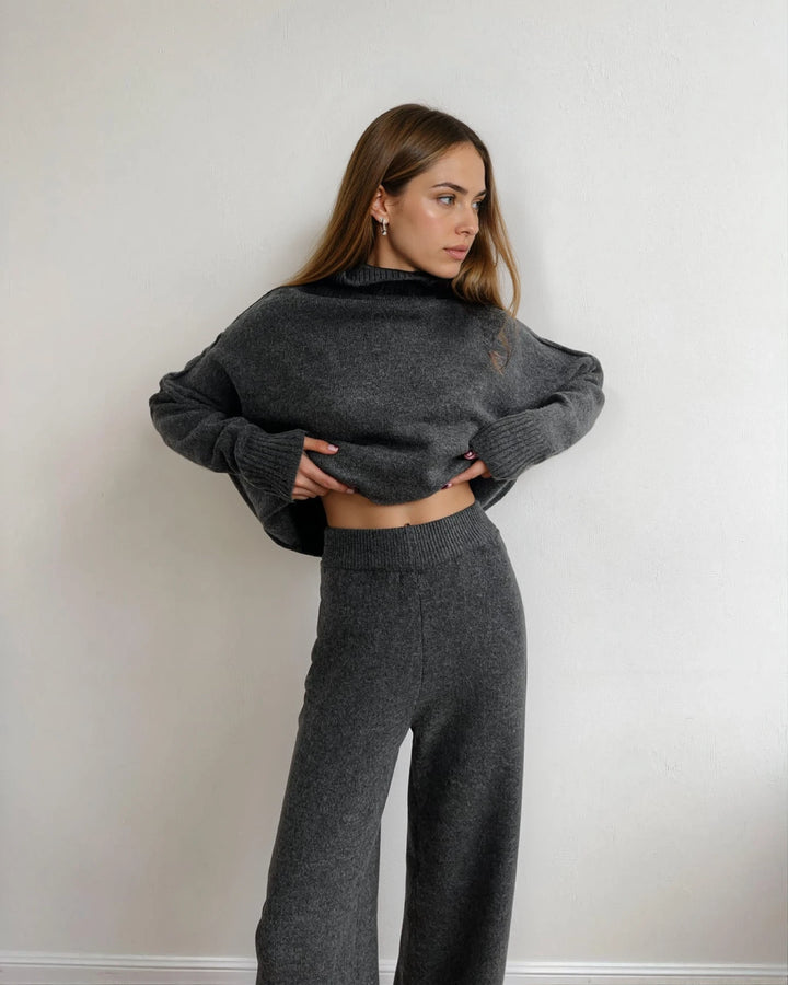 Ensemble pull pantalon cocooning femme, couleur gris, confortable et élégant pour détente à la maison ou sorties.
