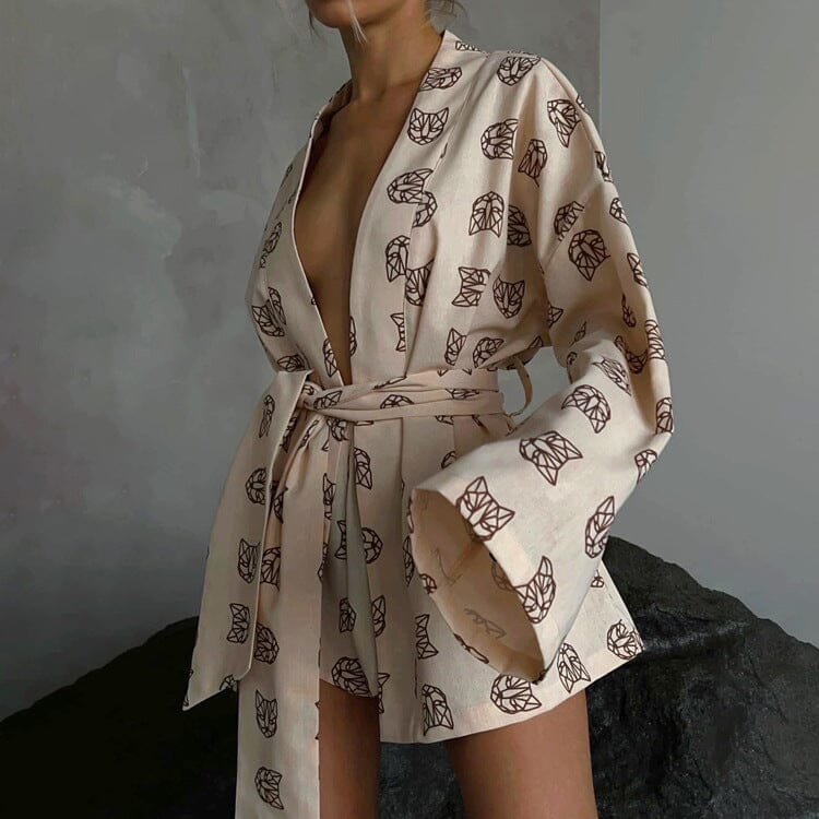 ensemble pyjama court pour femme helena avec motifs élégants et ceinture à nouer en tissu léger couleur beige