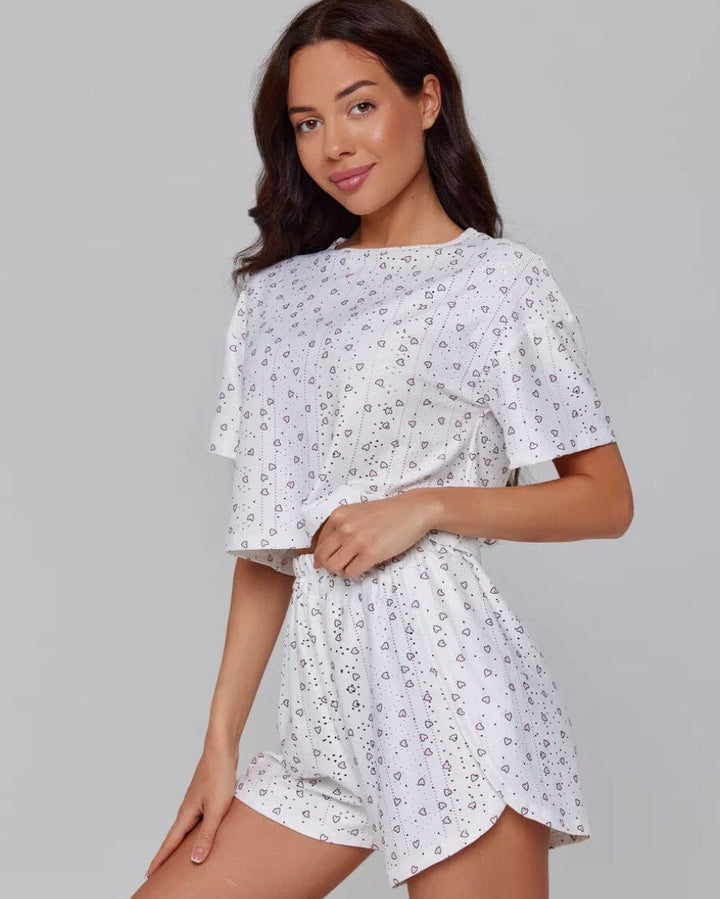 pensez à vos nuits d'été avec ce pyjama short blanc léger eugénie, parfait pour un confort et une fraîcheur maximaux