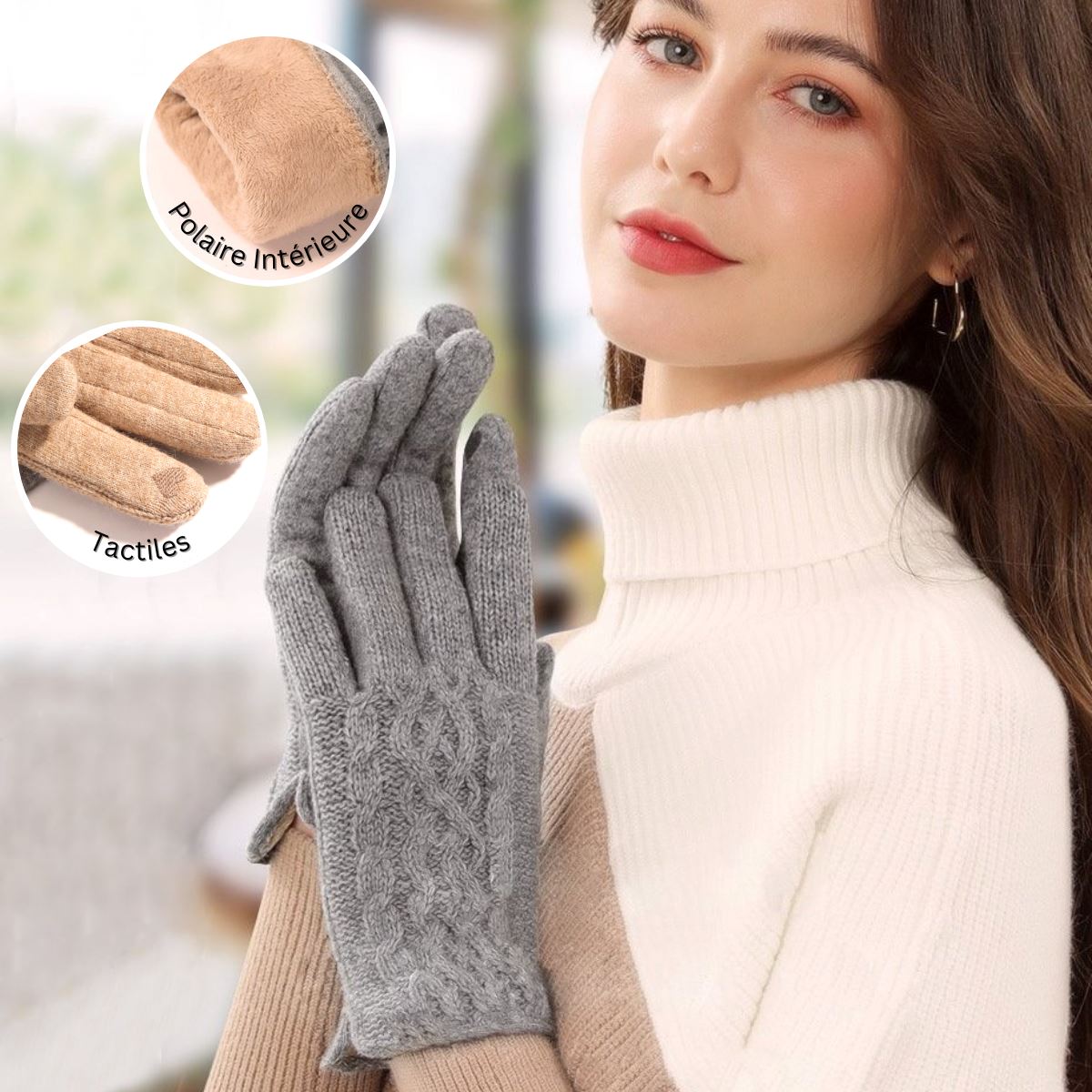 gants tactiles polaire femme léna en laine gris clair avec intérieur douillet, portés par une femme en pull blanc côtelé