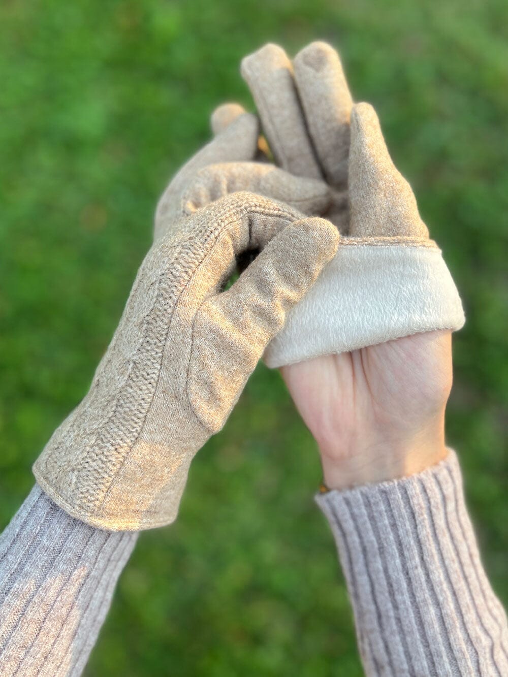 gants tactiles polaire pour femme léna avec intérieur douillet en laine beige et design élégant, parfaits pour l’hiver