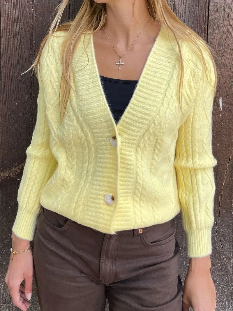 femme portant un gilet grosse maille épais modèle Albane