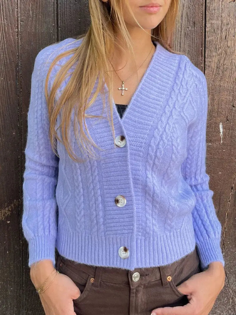 femme portant un gilet grosse maille épais modèle Albane