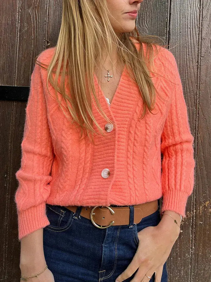 femme portant un gilet grosse maille épais modèle Albane