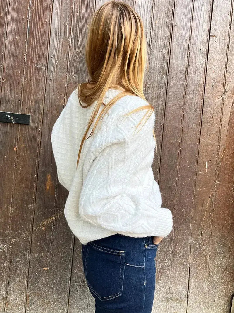 femme portant un gilet grosse maille épais modèle Albane