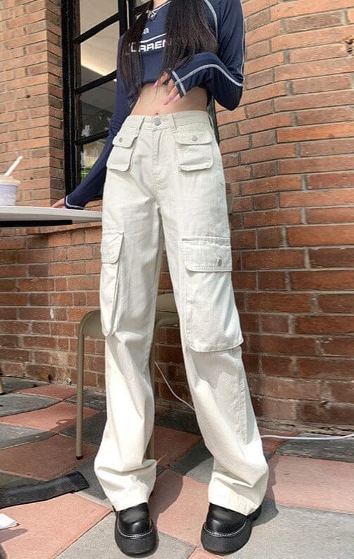 pantalon cargo ample blanc pour femme modèle cassie, idéal pour un look décontracté et tendance