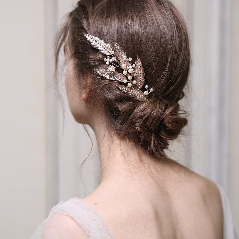 peigne cheveux mariage lorène bijou élégant en perles et feuilles dorées pour élégance le jour J, parfait pour un chignon