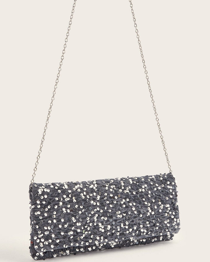 Pochette élégante en sequins argentés, Augusta, pour une soirée chic; accessoire tendance avec chaîne fine argentée.