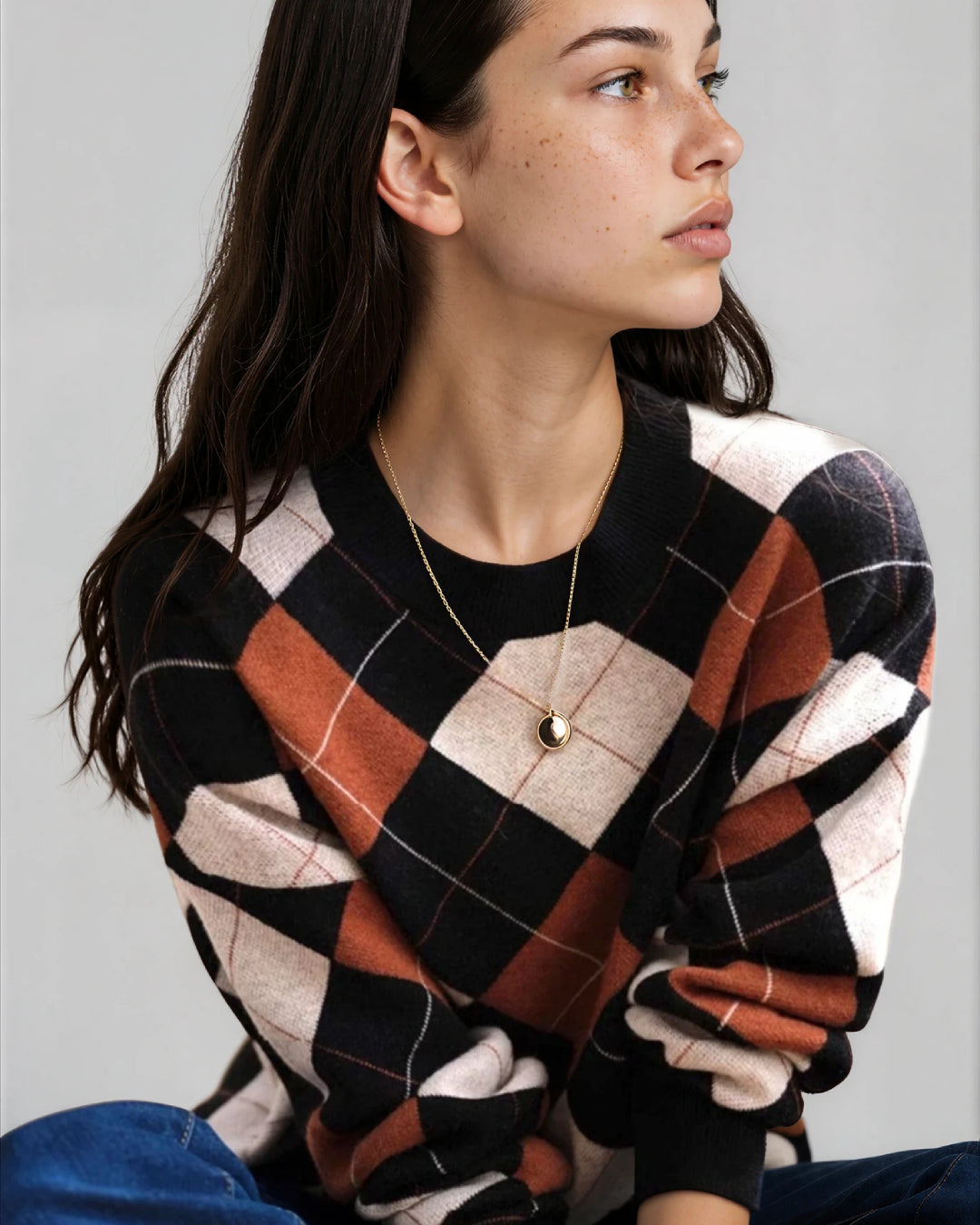 pull à carreaux pour femme, style vintage de la marque Sandra, idéal pour une allure rétro et élégante, parfait pour l'automne