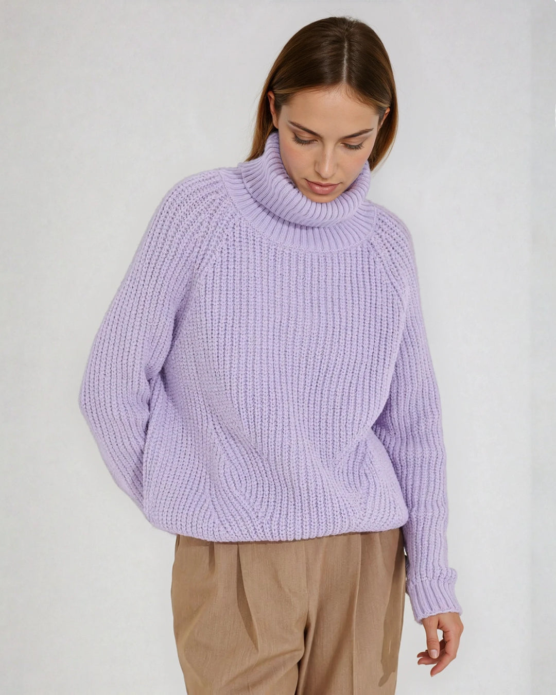 Pull col roulé pastel Millie en maille douce pour un look élégant et confortable, idéal pour l'hiver ou l'automne.