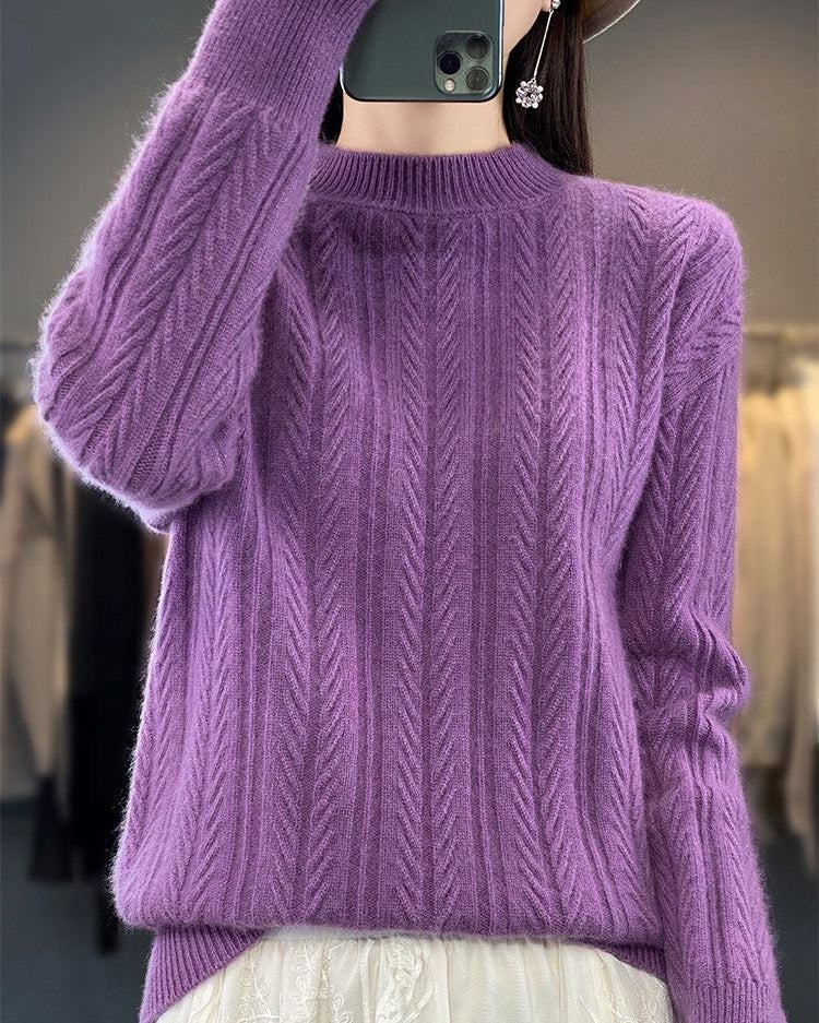 pull en laine violet pour femme, chaleureux et élégant avec un motif à rayures, parfait pour l'hiver et les journées froides