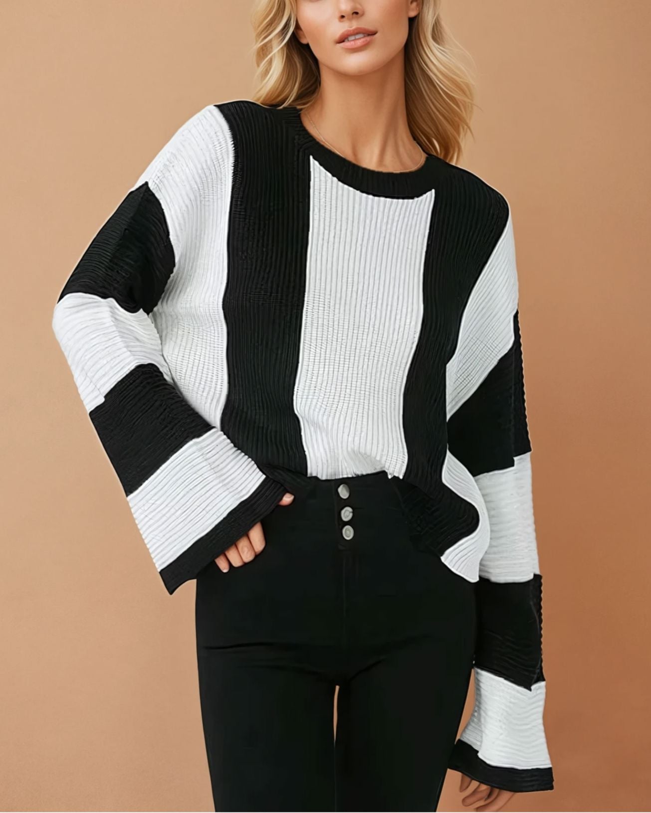 Pull oversize noir et blanc Stéphanie, manches longues, rayures épaisses, style décontracté et tendance pour l'hiver.