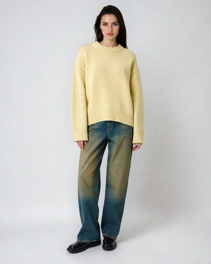 Pull col rond coutures apparentes pour un look décontracté et élégant, modèle Natalia en laine confortable et moderne.