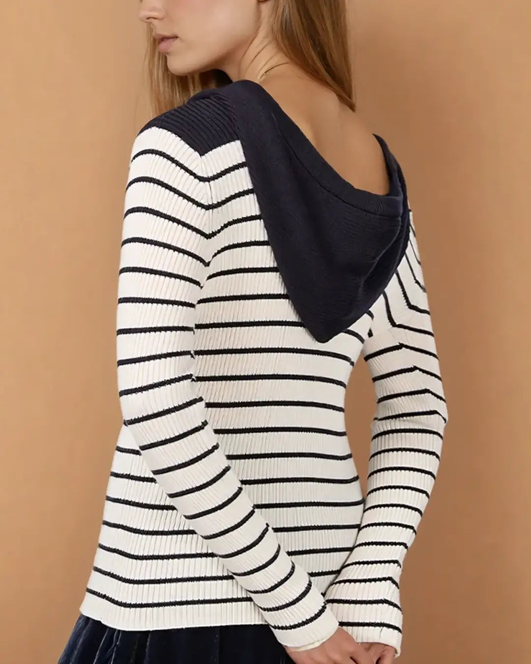 Pull en laine mérinos rayé heidi pour un style chic, idéal pour toutes saisons, vu de dos mettant en valeur la texture