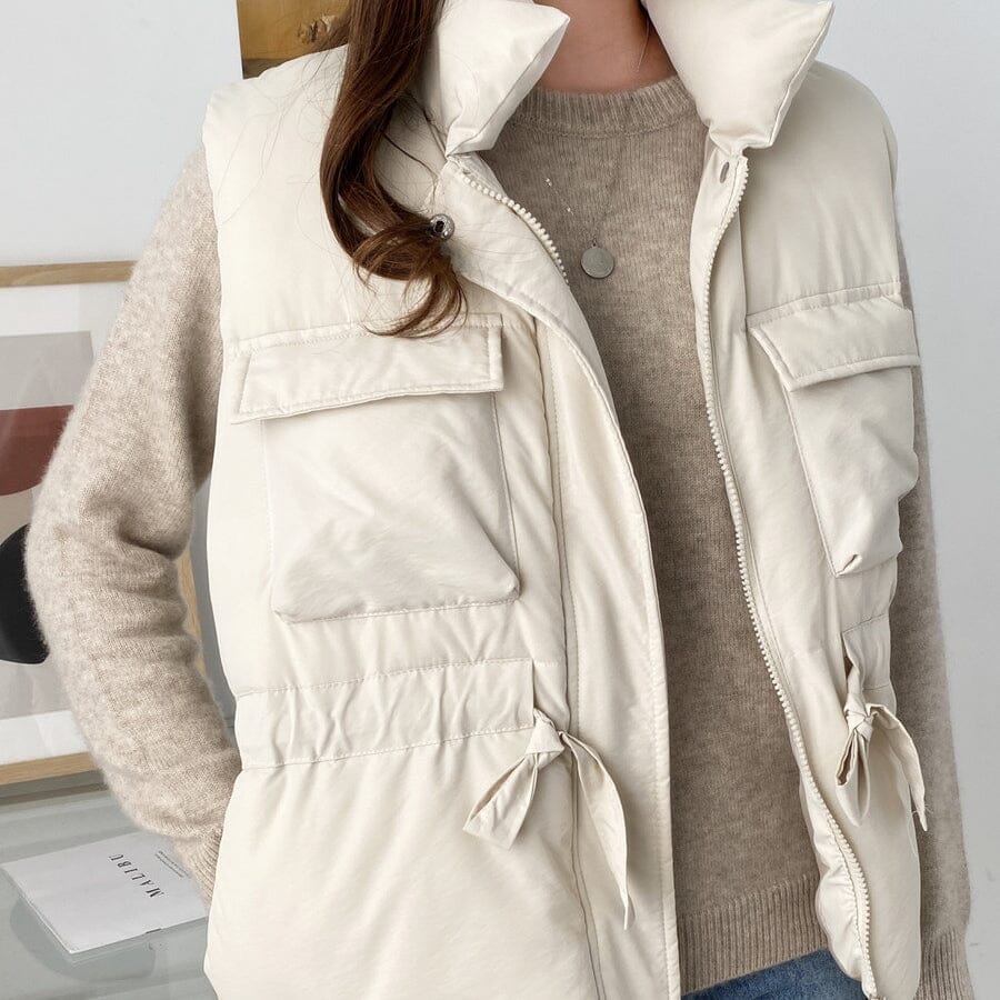 pull pure laine femme elsa avec gilet sans manches blanc sur fond moderne et lumineux