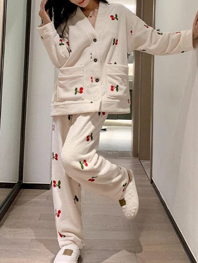 Femme portant Pyjama Polaire Femme - Marie - Les Petits Imprimés